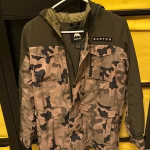 Burton snowboarding jacket boys L, only used one trip.. great condition